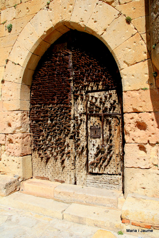 Porta amb claus del castell de Pedraza
